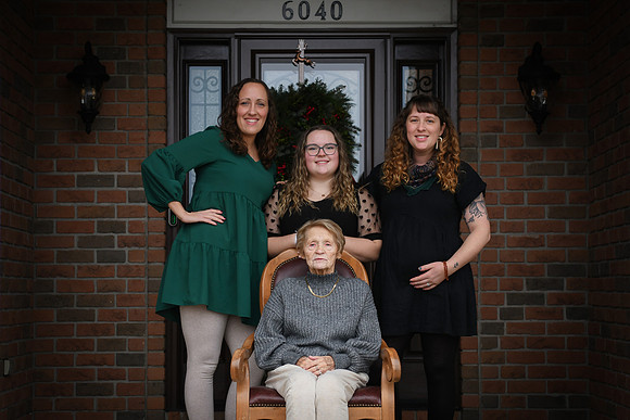 Lora Family 052