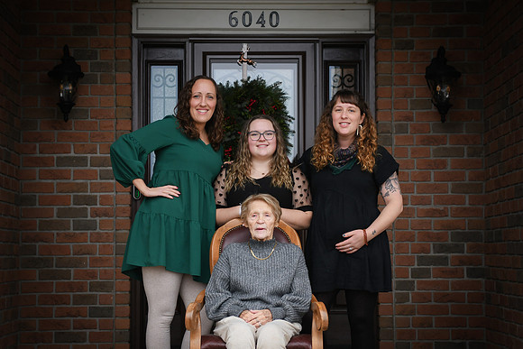 Lora Family 054