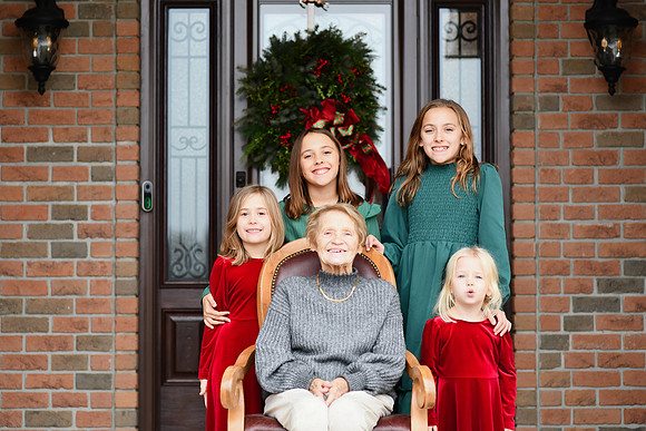 Lora Family 064