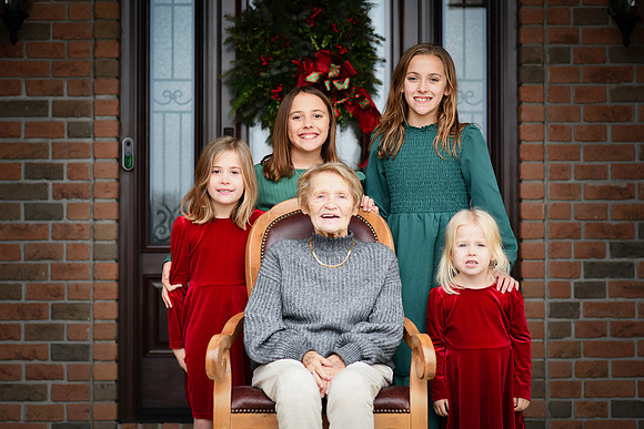 Lora Family 070