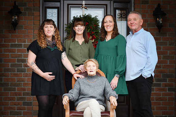 Lora Family 077
