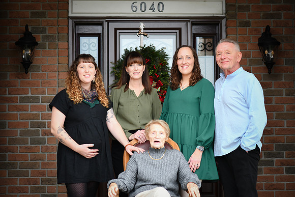 Lora Family 081