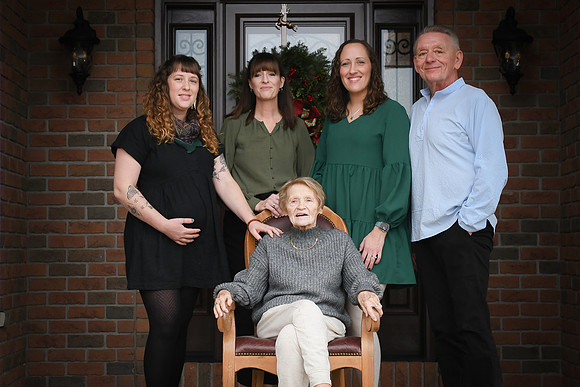 Lora Family 083