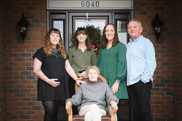 Lora Family 084