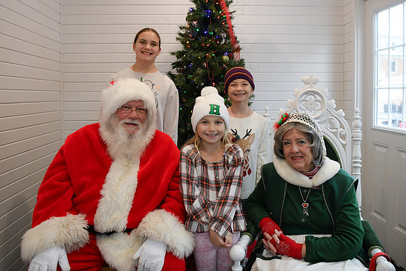 2024 Jennifer Family Santa 01