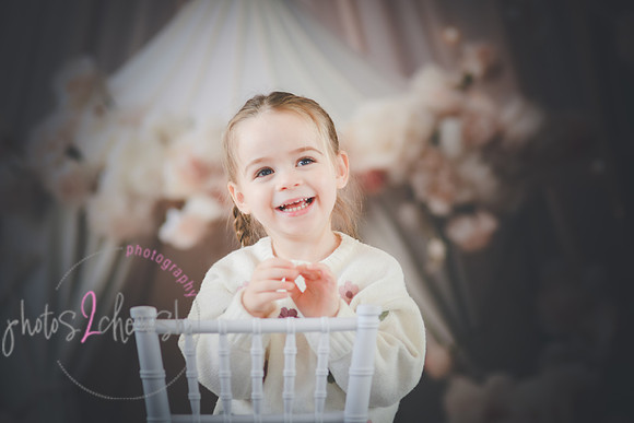 Gwen [turns 3] 095