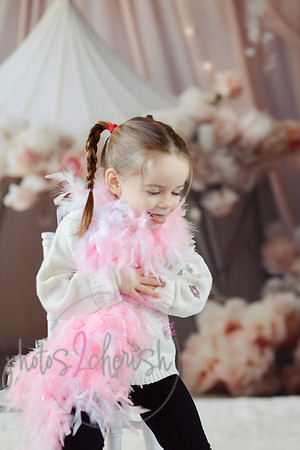 Gwen [turns 3] 136