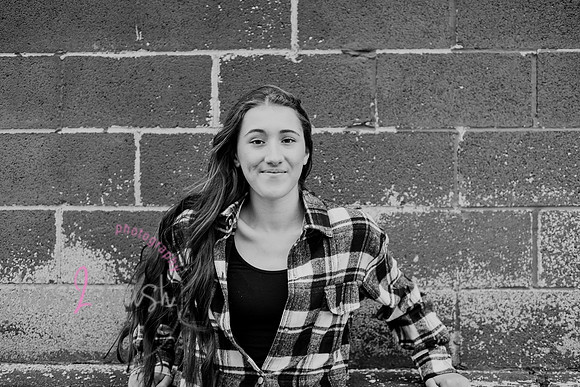 Carmella [MHS Class of 2025] proofs 056