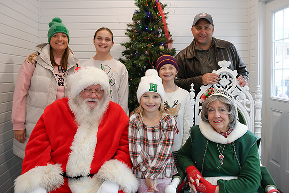 2024 Jennifer Family Santa 06