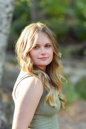 peek at Gwen [class of 2025] 17