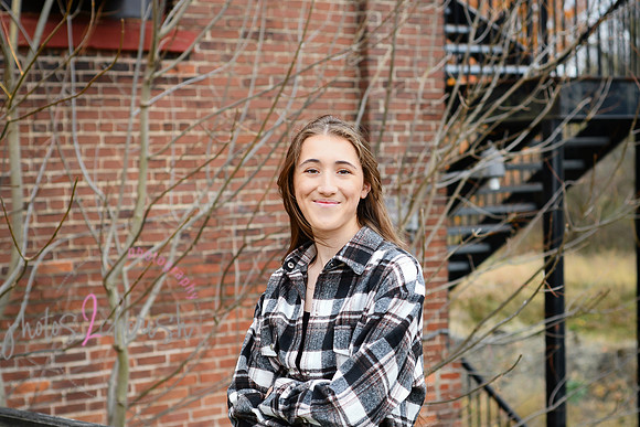 Carmella [MHS Class of 2025] proofs 084