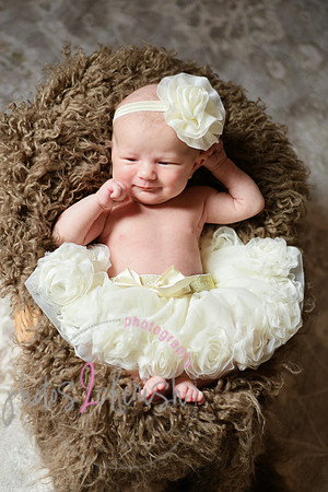 Amelia [newborn] images 080
