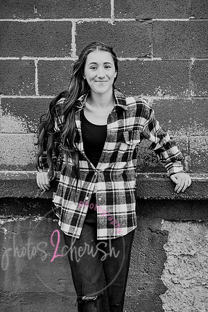 Carmella [MHS Class of 2025] proofs 052