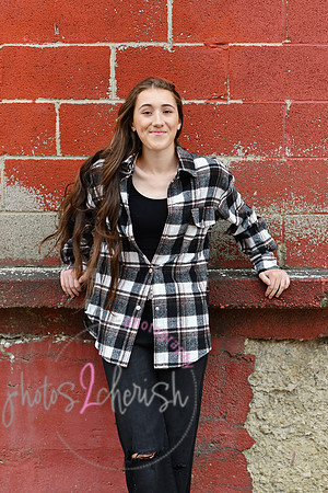 Carmella [MHS Class of 2025] proofs 050