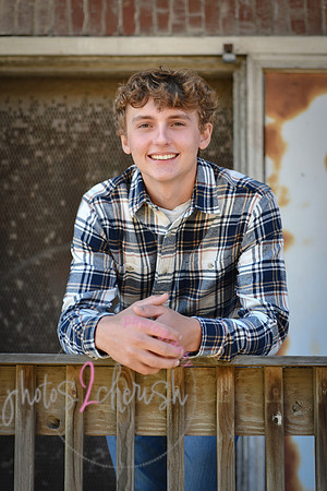 Peek at Gavin [MHS Class of 2025] 22 edited