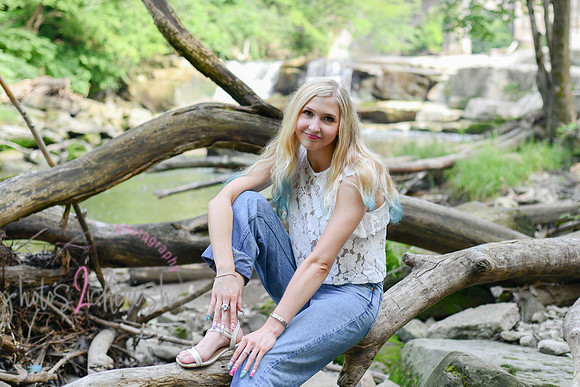 Gwen [MHS Senior] 132