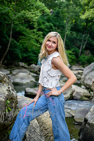 Gwen [MHS Senior] 046
