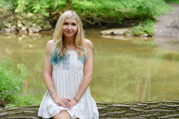 Gwen [MHS Senior] 166