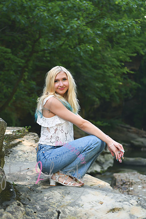 Gwen [MHS Senior] 074