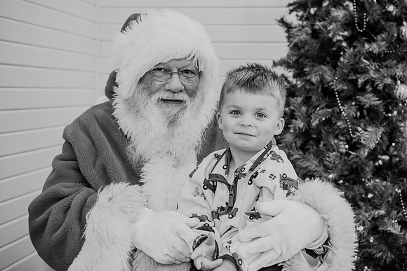 2024 Hart Family Santa 07