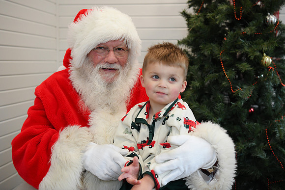 2024 Hart Family Santa 04