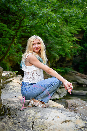Gwen [MHS Senior] 073