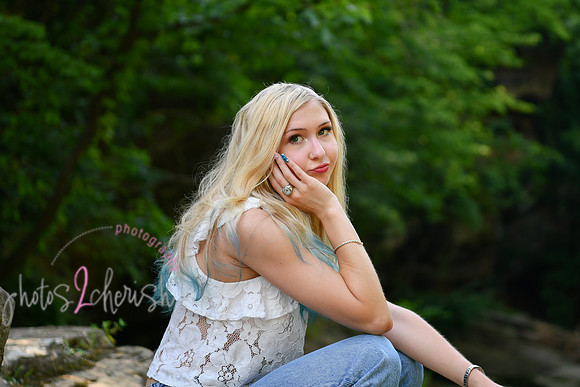Gwen [MHS Senior] 084