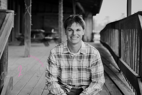 Caden [MHS Class of 2025] peek 04