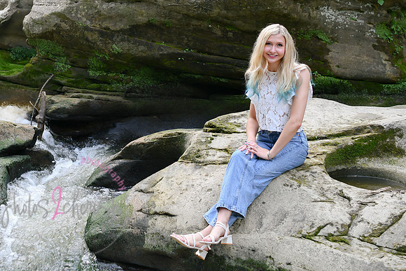 Gwen [MHS Senior] 023