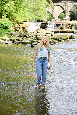 Gwen [MHS Senior] 114