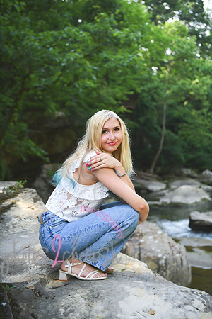 Gwen [MHS Senior] 091