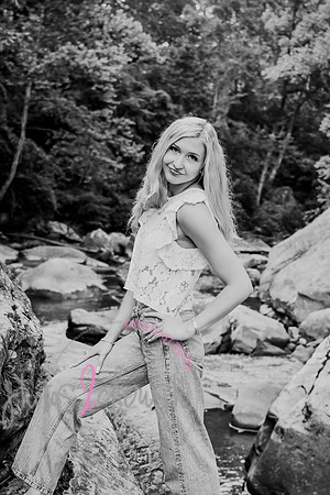 Gwen [MHS Senior] 044