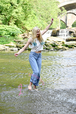 Gwen [MHS Senior] 131