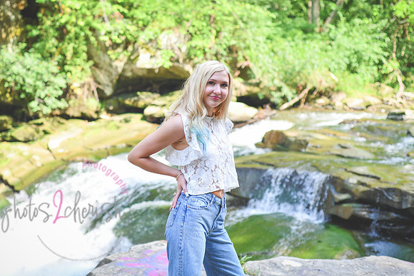 Gwen [MHS Senior] 012