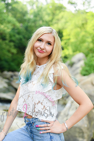 Gwen [MHS Senior] 058