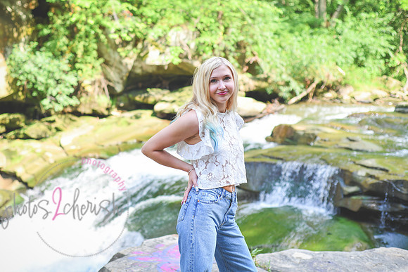 Gwen [MHS Senior] 011