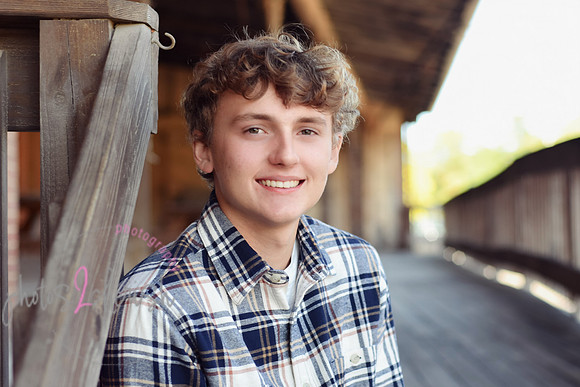Peek at Gavin [MHS Class of 2025] 16 edited