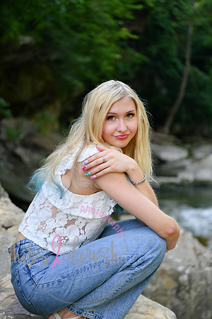 Gwen [MHS Senior] 088