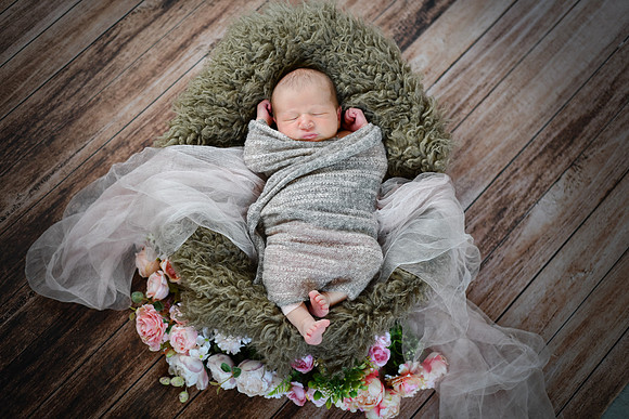 1 Baby V Newborn [peek] 16