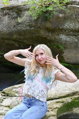 Gwen [MHS Senior] 028