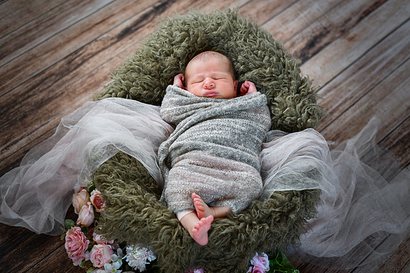 1 Baby V Newborn [peek] 18