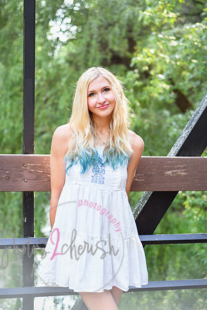 Gwen [MHS Senior] 211