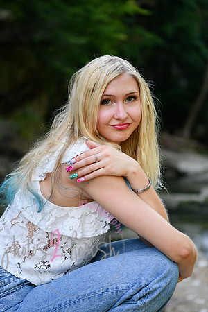 Gwen [MHS Senior] 089