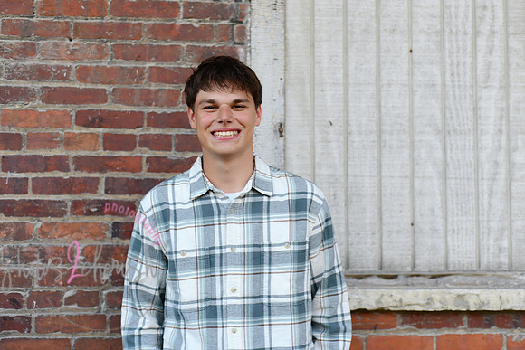 Caden [MHS Class of 2025] peek 01