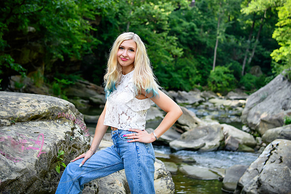 Gwen [MHS Senior] 055
