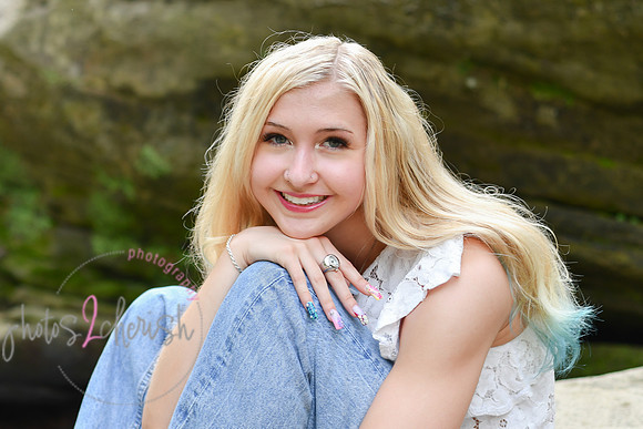 Gwen [MHS Senior] 040