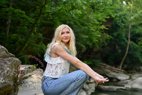 Gwen [MHS Senior] 080