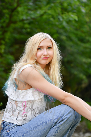 Gwen [MHS Senior] 067