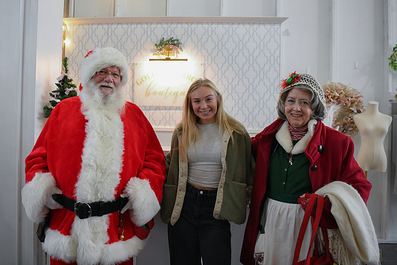 Alyssa Santa 01