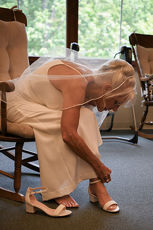 Kellie & Jim [getting ready] 076